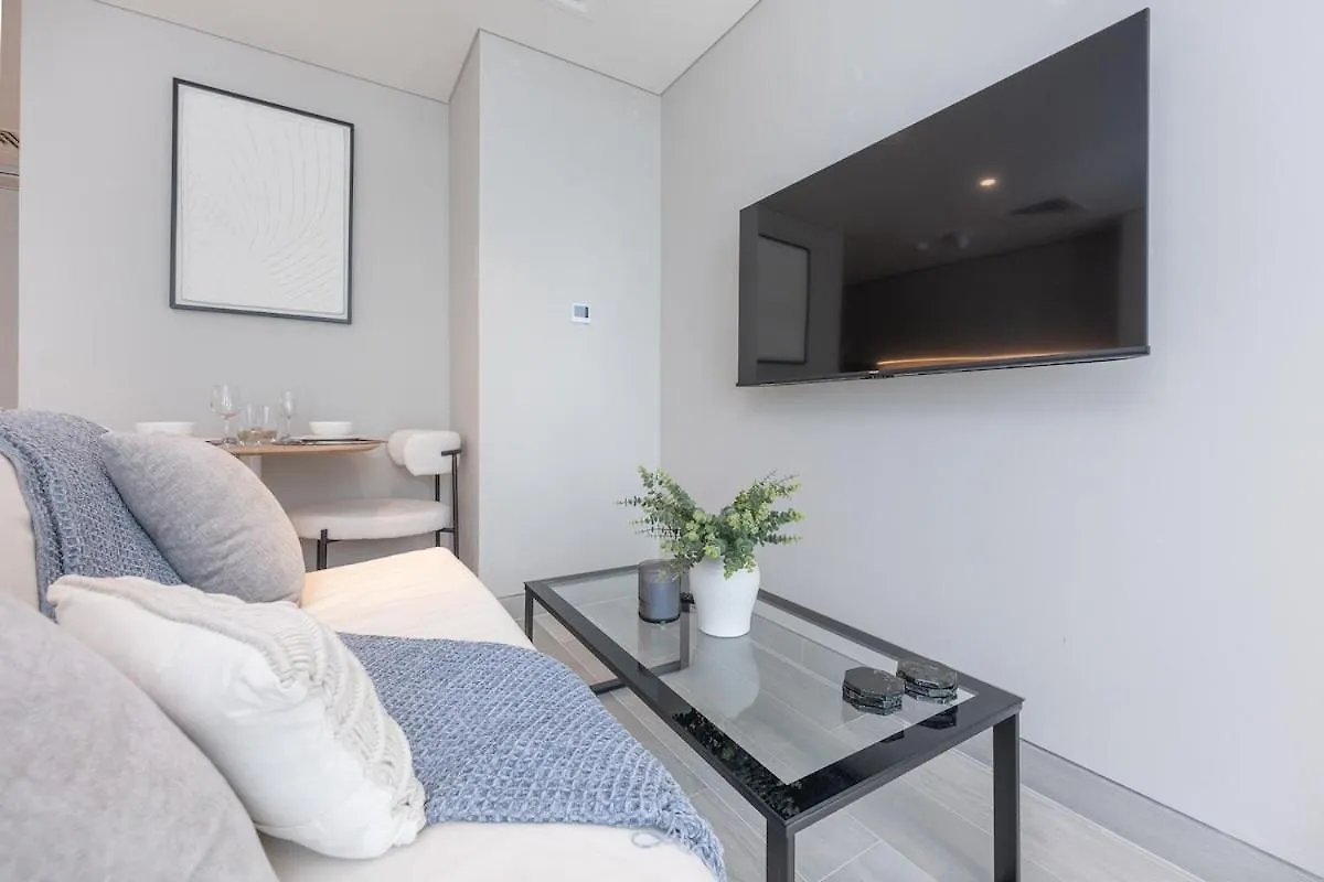 Pristine Studio With Spectacular View In Dubai Marina Apartment